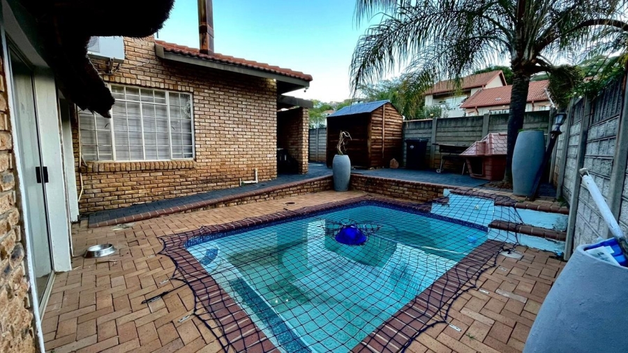 3 Bedroom Property for Sale in Safari Gardens North West